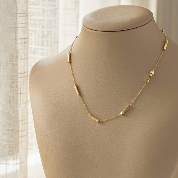 Dainty & Elegant Gold Necklace - Picture 4 of 4